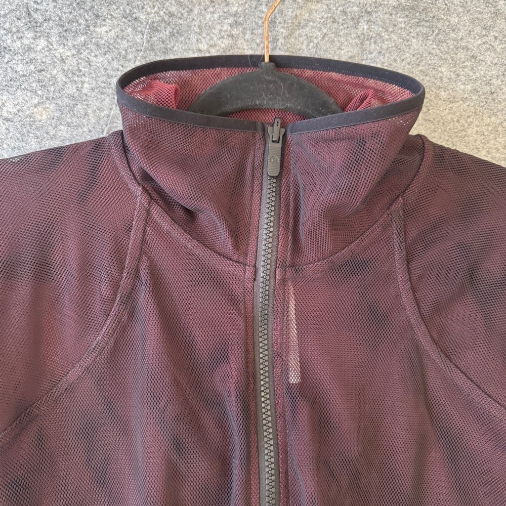 Lululemon Black Red Women's Reversible 1/2 Zip Up Mesh-on-mesh Jacket Size 12 - Picture 4 of 10